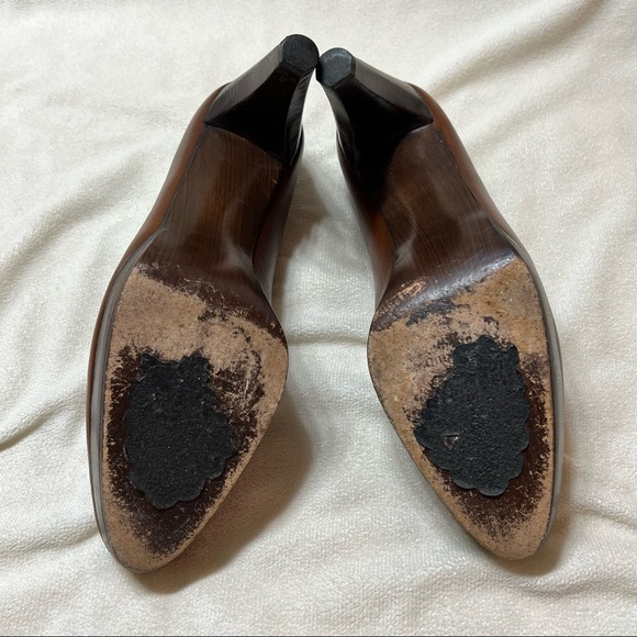 Stuart Weitzman - Picture 8 of 10